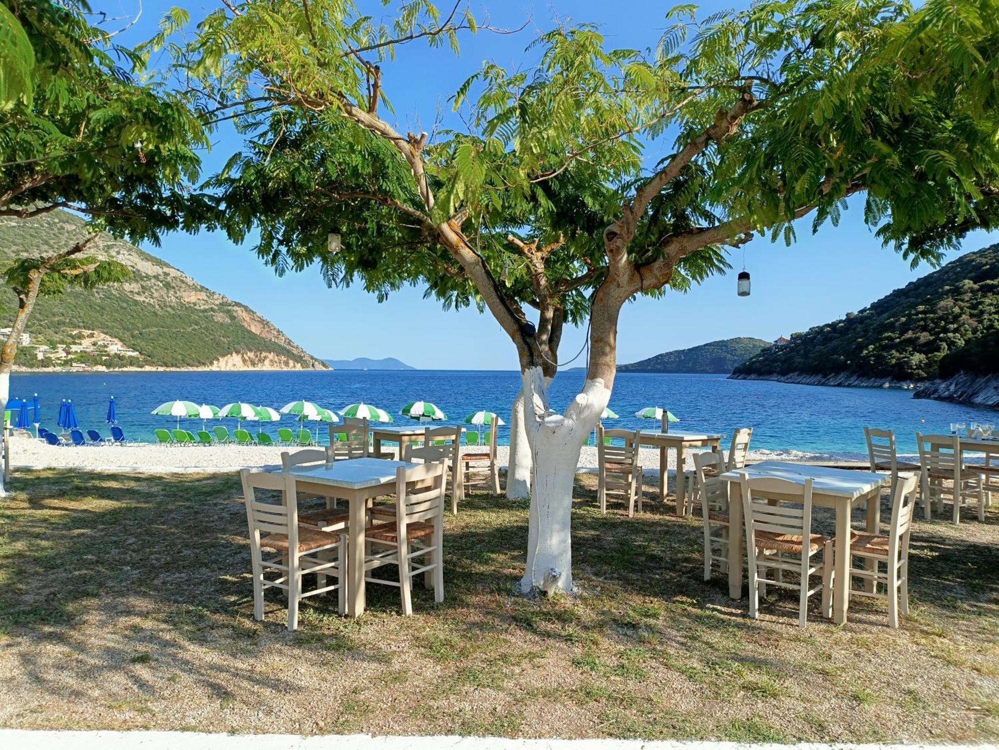 Helios Beach House Mikros Gialos Exterior photo